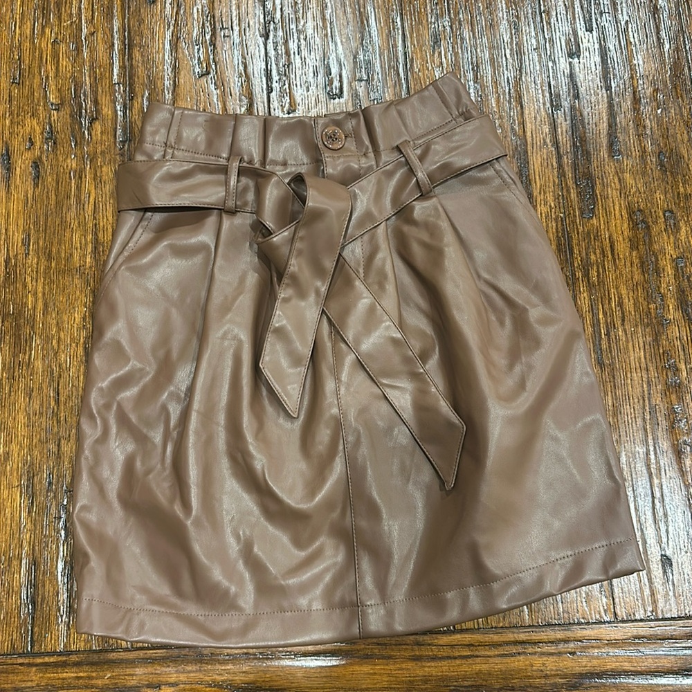 Kendall + Kylie ladies faux leather skirt brown, excellent condition size small